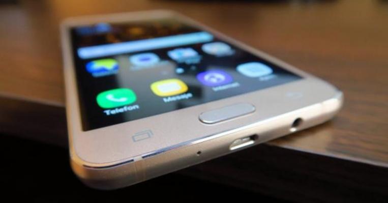 Samsung Galaxy J5 (2016) va începe să primească Android Nougat în curând