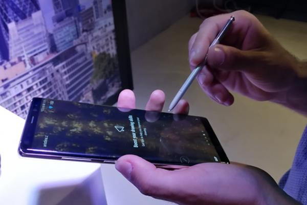 Cum a fost la debutul lui Samsung Galaxy Note 8 în România: prezentare pe bază de IT şi aspiraţii mari pe plan local şi nu numai
