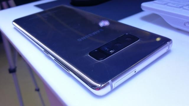 <b>Cum stă Galaxy Note 8 cu performanţa; Iată rezultatele în benchmark-urile AnTuTu şi GeekBench 4</b>Cu ocazia lansării pe plan local a lui Samsung Galaxy Note 8 am realizat și o serie de benchmark-uri telefonului pentru a vedea cum se prezintă acesta la capitolul performanță. Pentru asta am folosit AnTuTu și Geekbench 4, rezultatele obținute