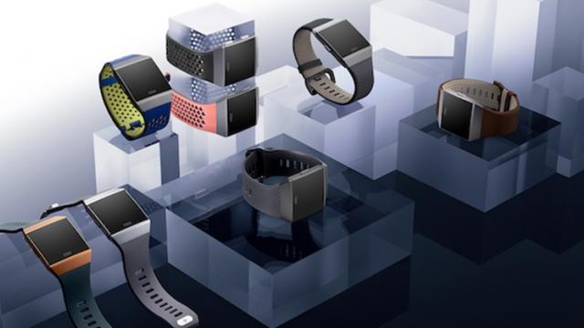 <b>Fitbit lansează primul său smartwatch, modelul Ionic, care vine cu un sistem de operare nou, plată contactless</b>Din partea celebrului producător Fitbit vine modelul Ionic, primul smartwatch al firmei de față. Este vorba despre un purtabil destinat persoanelor active, sosind cu un senzor de puls și cu unul SpO2. Avem și un nou sistem de operare la bord, iar cei 