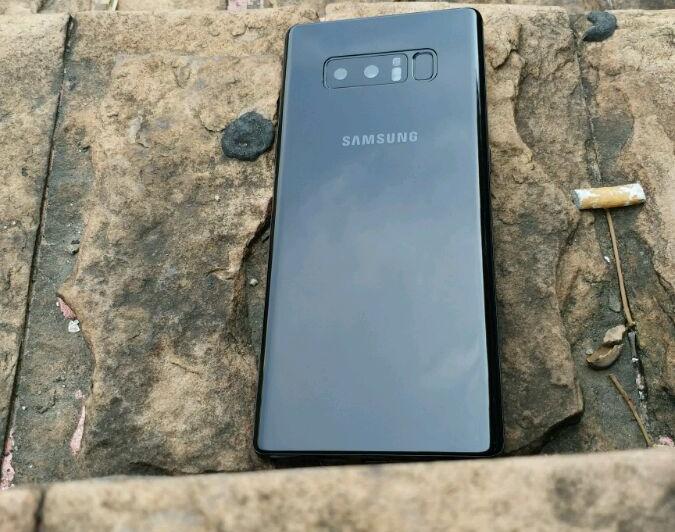 Fotografii hands-on cu Samsung Galaxy Note 8: 9846815egy1fin240d1uxj20ir0p0ju9.jpg