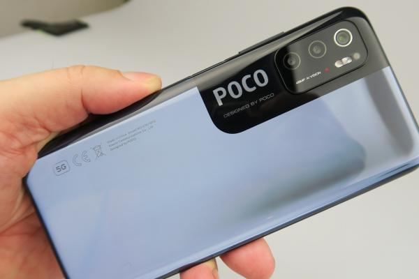 POCO M3 Pro 5G: Design de telefon de 2-3 ori mai scump, prin estetica spatelui