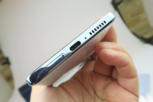 Motorola Edge 20 Pro: Baterie la nivelul primei generaţii Moto Edge