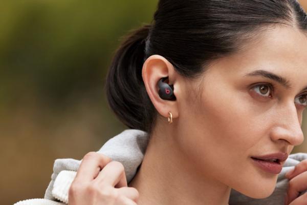 Beats Fit Pro sunt acum oficiale; căști wireless cu ANC, Spatial Audio și certificare IPX4