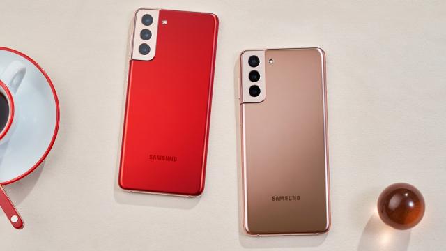 <b>Turul Magazinelor #1013: Samsung Galaxy S21 sub 3200 lei, aeroterme de câteva sute de lei, bundle Galaxy A52s + căşti</b>A doua zi din noiembrie ne găseşte cu un soare ce apune prea vreme, ceață şi ploaie, o vreme de Edgar Allan Poe. Turul Magazinelor se iveşte sub spectrul lipsei de apă caldă şi căldura în câteva oraşe mari din România, de aceea am inclus aici o colecţie