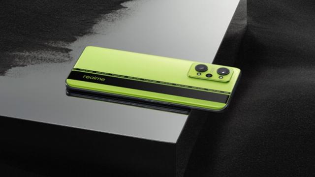 <b>Preț și disponibilitate realme GT Neo2 în România</b>În avalanșa de telefoane anunțate pe parcursul lunii septembrie l-am avut și pe realme GT Neo2, un smartphone din zona high-end care miza pe un procesor Snapdragon 870 și un ecran generos de 120Hz