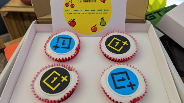 <b>OnePlus continuă teaserele pentru telefonul ediție limitată; Ar putea fi un Nord 2 cu procesor schimbat și tematică Pac-Man</b>Pe parcursul acestei săptămâni am descoperit și un teaser OnePlus învăluit în mister și asociat unui telefon ediție specială/limitată așteptat în perioada următoare. Aveam făcute aluzii la gaming cu iconițe 8-bit, elemente care apar 