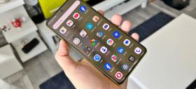 Motorola moto g86 Power: Display fix ca la moto g86, poate mai luminos chiar