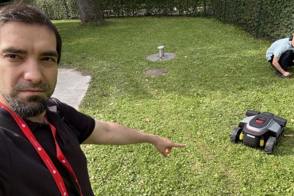 Roborock RockMow Z1, robotul de tuns iarbă cu tracțiune integrală; Urcă pante de 38,7 grade și evită obstacolele la milimetru