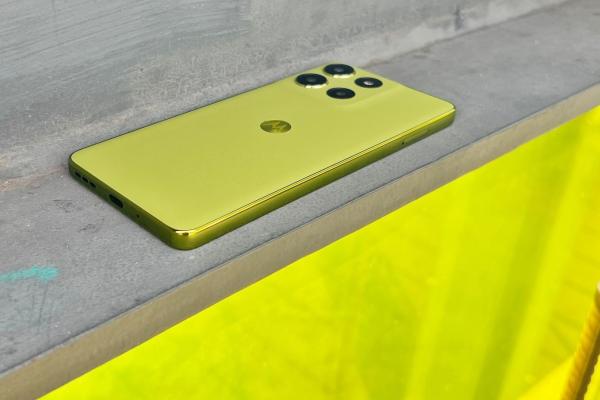 Motorola moto g86 Power: Hardware 1 la 1 cu G86, în afară de baterie, serios upgradată