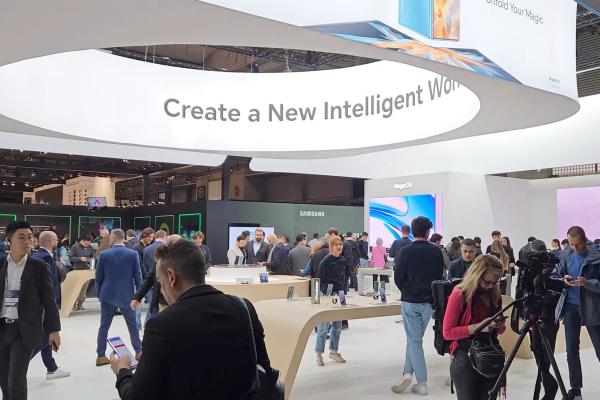 Standul celor de la Honor - MWC 2023
