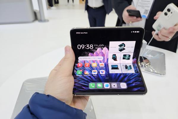 MWC 2023: Video Hands-on OPPO Find N2 - Smartphone pliabil tip carte compact, manevrabil și puternic