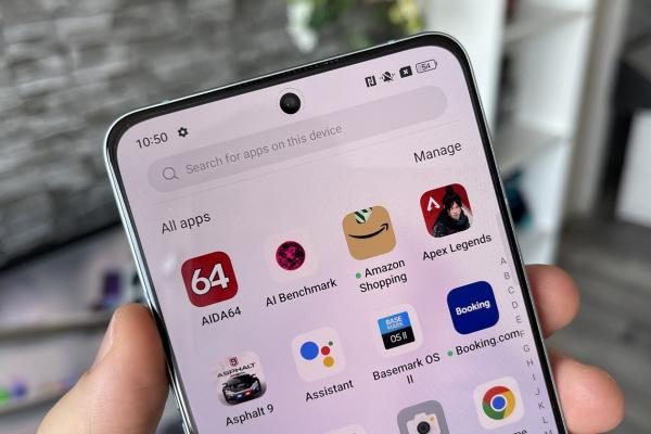 OPPO Reno 8 Pro: Hardware bine burduşit cu noutăţi, sunt şi câteva lipsuri