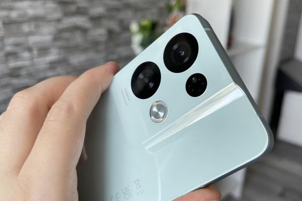 OPPO Reno 8 Pro: Benchmark-uri admirabile, ca de flagship, uneori peste