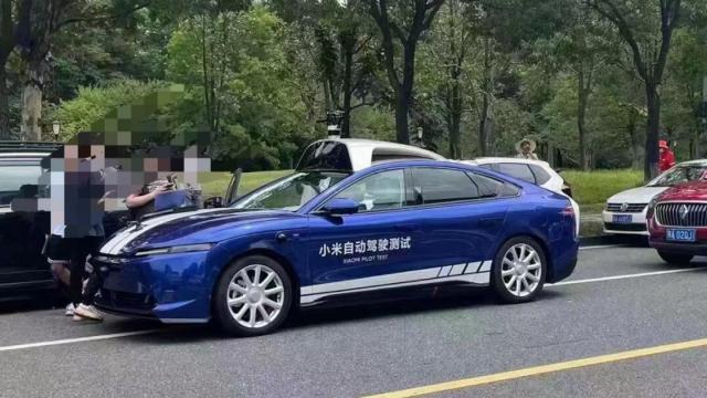 <b>Prima mașină electrică Xiaomi sosește anul viitor! Când intră în fază de producție?</b>Xiaomi a anunțat undeva la începutul anului 2021 că va intra pe piața autovehiculelor. A creat astfel o divizie dedicată pentru automobile și a început să investească în dezvoltarea primului vehicul din portofoliul său. Treptat am mai aflat vești