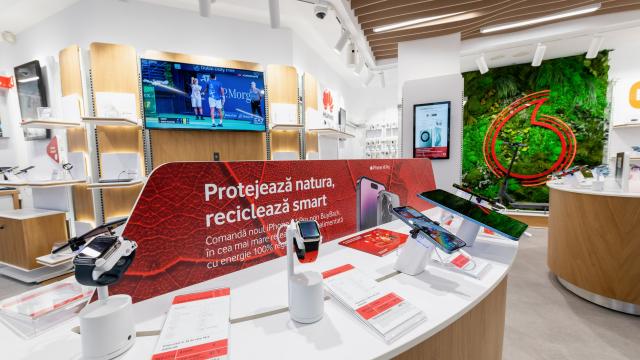 <b>Vodafone deschide primul magazin EasyTech, ce promite mai multă interactivitate și de 5x ori mai multe produse pentru clienți</b>Vodafone România are noutăți la început de lună martie, anunțând lansarea primului magazin EasyTech din țară - care marchează începutul unei noi etape din procesul de transformare într-o companie de tehnologie. Acest concept implică 
