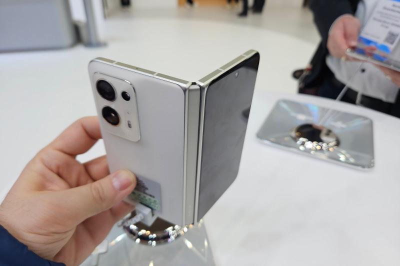 OPPO Find N2 - Fotografii hands-on MWC 2023: OPPO-Find-N2_009.jpg