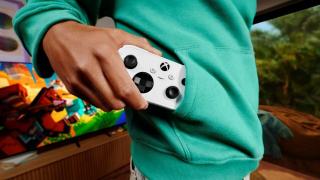 Microsoft prezintă un gamepad de buzunar! Xbox Nano Controller cântărește doar 100 de grame și are toate comenzile de care ai nevoie