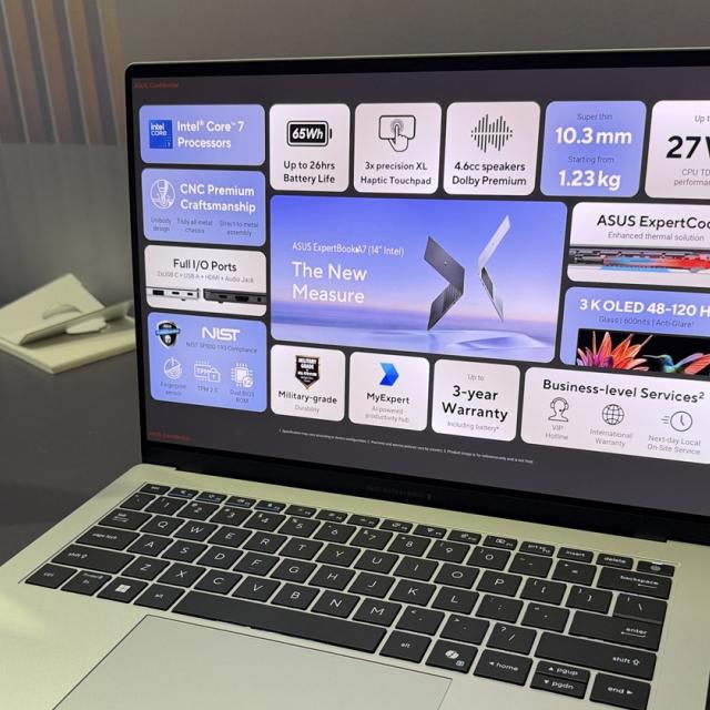 ASUS ExpertBook A7: laptop business subțire cu ecran OLED 3K și autonomie de până la 26 ore