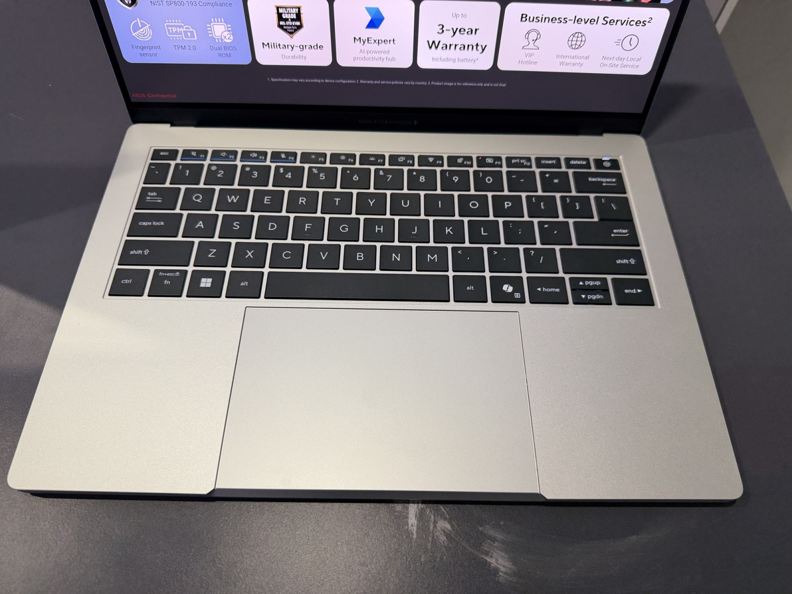 ASUS ExpertBook A7 - Fotografii hands-on (galerie)