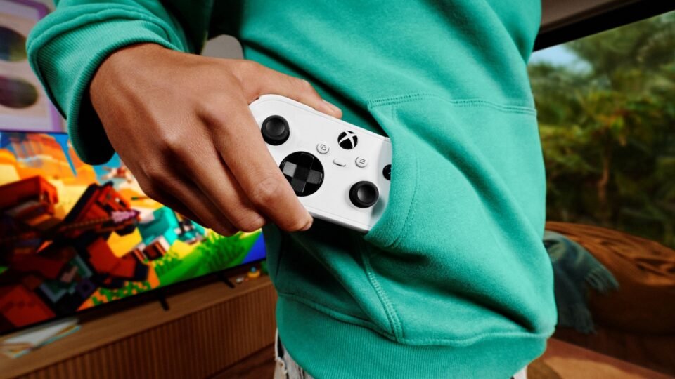 Microsoft prezintă un gamepad de buzunar! Xbox Nano Controller cântărește doar 100 de grame și are toate comenzile de care ai nevoie