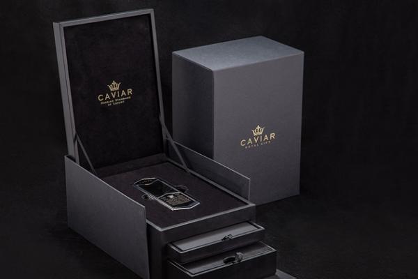 Rușii de la Caviar prepară un Nokia 6500 Classic cum nu ai mai văzut! Are elemente din carbon și piele de aligator