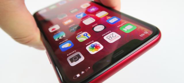 Apple iPhone XR: Display LCD, dar nu ai zice la cum performează