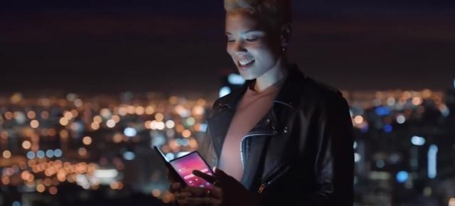 Smartphone-ul pliabil Samsung are parte de o apariție neașteptată într-un clip promo postat de sud-coreeni