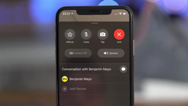 <b>Un bug major al serviciului Apple FaceTime îți permite să auzi ce vorbește persoana apelată înainte ca aceasta să răspundă</b>Printre cele mai apreciate servicii puse la dispoziție de către Apple utilizatorilor de terminale iOS și MacOS se numără și Facetime, platforma de apeluri video care de curând a primit o funcție foarte interesantă