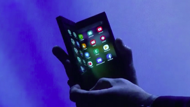 <b>Samsung estimează că pliabilele și telefoanele 5G îi vor creşte profitul în 2019 după un T4 2018 modest</b>Samsung şi-a publicat astăzi rezultatele financiare trimestriale, acoperind T4 2018, ele fiind pe măsura aşteptărilor, dar totuşi mai mici decât anul anterior. Pentru a compensa, sud-coreenii au nevoie de hituri în 2019 şi prezice