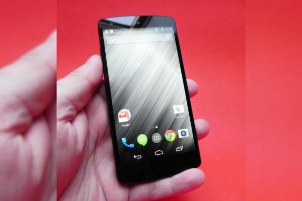 LG Nexus 5 review: mai bun decât Nexus 4, dar sub precursorul LG G2 (Video)