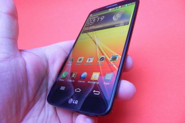 LG G2 review: unul dintre cele mai originale smartphone al anului, model de top 3 pe 2013! (Video)