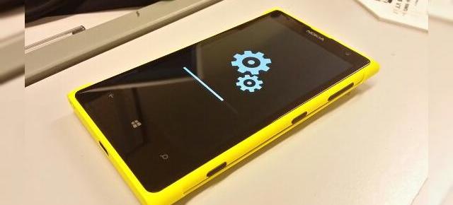 Terminalele Nokia din seria Lumia primesc de acum actualizarea la versiunea sistemului de operare cu nume de cod Black (Video)