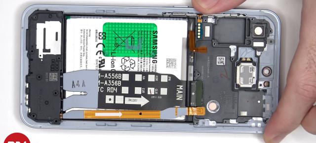 Samsung Galaxy A55 este disecat în fața camerei; Cât de ușor este de reparat?