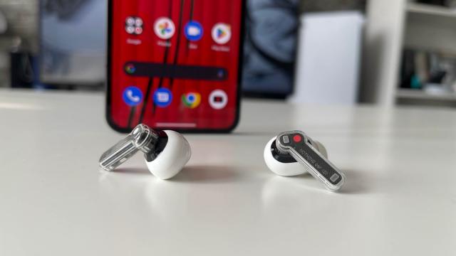 <b>Căștile Nothing Ear (3) la orizont; Tocmai au primit un teaser</b>Nothing Ear (1) este un produs înconjurat de nostalgie. De ce? Deoarece a fost primul produs al celor de la Nothing, lansat în 2021, urmat de Ear Stick și Ear (2). Ei bine, acum ne pregătim de Nothing Ear (3), care tocmai a primit un teaser 

