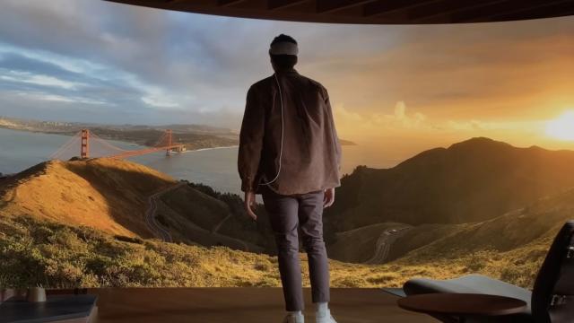 <b>O aplicație de doar 3 dolari pentru iPhone îți permite să filmezi clipuri 3D mai detaliate ca oricând (Spatial Videos)</b>Odată cu lansarea headset-ului de realitate extinsă Vision Pro, Apple a prezentat o modalitate prin care putem „retrăi amintiri”. Aplicația Camera a primit pe iPhone 15 Pro și 15 Pro Max opțiunea „Spatial Videos” prin intermediul căreia poți filma clipuri