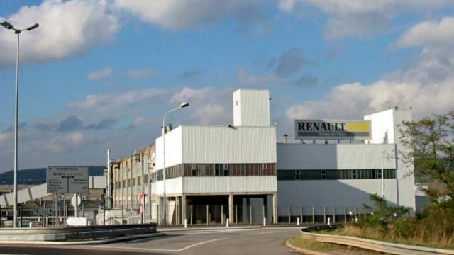 <b>Renault vrea să deschidă prima fabrică din Europa pentru reciclarea de baterii folosite, ce ar putea duce la scăderea prețurilor pentru automobile electrice</b>În acest moment pare că piața este inundată de automobile electrice, dar nu se vorbește atât de mult despre procesul de reciclare sau de costurile pe care le implică înlocuirea pachetelor de baterii aflate în podeaua mașinilor pe care