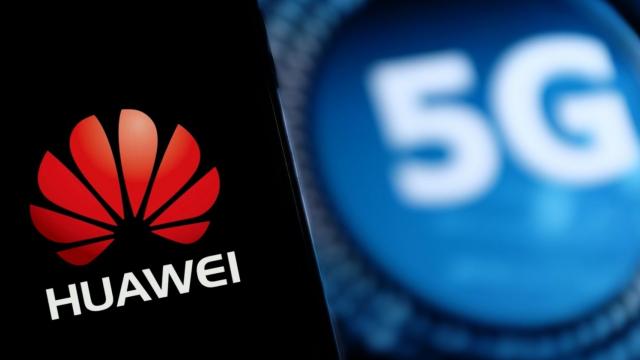 <b>Huawei a dat în judecată statul român, cerând anularea deciziei prin care i-a fost revocată cererea de utilizare a echipamentelor pentru infrastructură 5G</b>Undeva la începutul acestui an, România a luat decizia de a respinge solicitarea HUAWEI pentru utilizarea echipamentelor în rețelele 5G din țara noastră. Hotărârea a fost întărită printr-o decizie semnată în luna februarie de către premierul