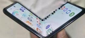 Samsung Galaxy Fold 2 ar putea renunţa la protecţia din plastic în favoarea uneia din sticlă ultrasubţire