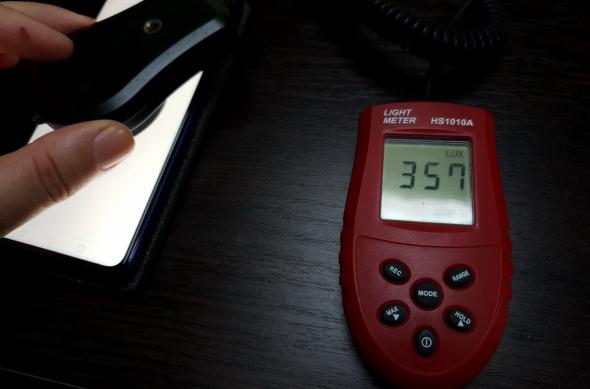 Luminozitate display Huawei Nova 5T și ecran văzut la microscop: Huawei-Nova-5T_030.jpg