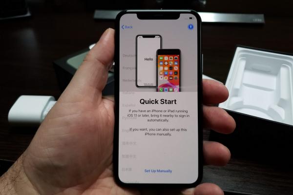 Unboxing Apple iPhone 11 Pro (conținutul cutiei)