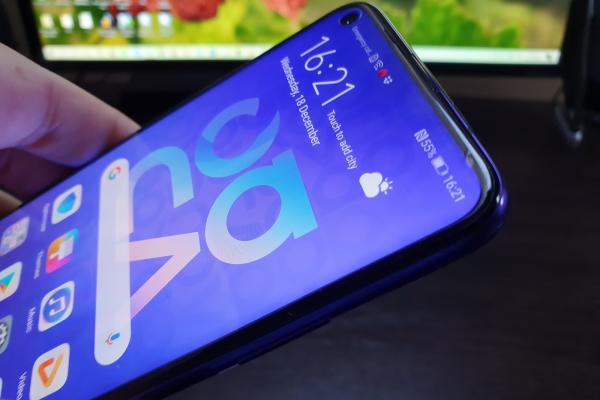 Huawei Nova 5T: Display LCD clasic, OK la culori, bun la interior, la limită în bătaia soarelui