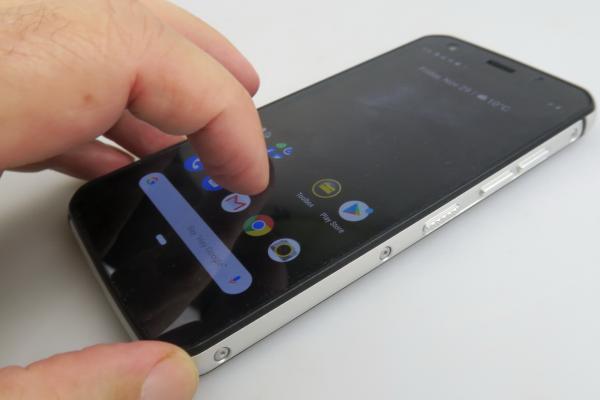 CAT S52 Review în Română; Telefon robust cu aspect de pus pe masă (plăcut, elegant)