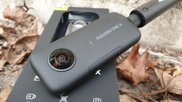 <b>Insta360 One X Review: Cameră foto/video 360 pentru amintiri unice din vacanțe, ba chiar și pentru vlogging + Giveaway</b>Așa cum vă anunțam pe final de an 2019, în redacția Mobilissimo a ajuns pe masa de teste un device mai special. Este vorba despre Insta360 One X, o cameră foto/video 360 pe care am avut ocazia să o testez