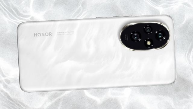 <b>HONOR 200 anunţat oficial: telefon cu portrete pe stil francez Harcourt, 3 camere de 50 megapixeli</b>HONOR a dezvăluit pe 27 mai 2024 două noi telefoane high midrange şi e vorba aici despre HONOR 200 şi HONOR 200 Pro. Pe noi ne interesează modelul de bază aici, cel non Pro, care nu stă rău deloc, între cele 2 camere de 50 MP din spate