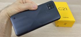 Realme C21: Design care combină angularitatea, clepsidrele, curburi gravate
