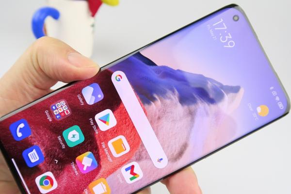 Xiaomi Mi 11 Ultra: Display-ul de pe Xiaomi Mi 11 s-a întors să popească pe mulţi, cu ceva în plus