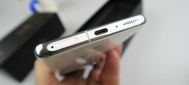 Xiaomi Mi 11 Ultra: Baterie serios pusă la încercare de Snapdragon 888, dar încărcată rapid