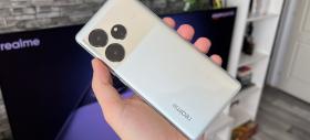 realme GT 6 Unboxing: extra AI şi o bandă "metalică" selfie, flagship killer redivivus