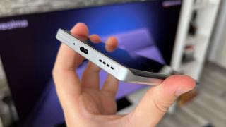 Realme GT 6: Sistemul de sonorizare se prezintă la apel cu difuzoare duale capabile